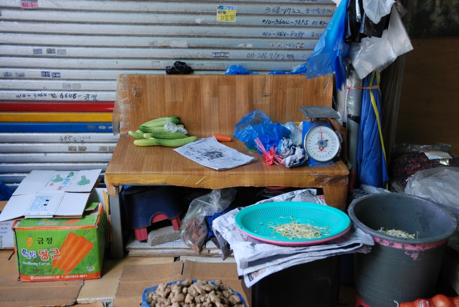 Market bench